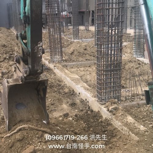 台南怪手管路開挖施工實例-台南建閎怪手-專業汙水管管路開挖實例-化糞池管路開挖實例-電信手孔管路開挖實例